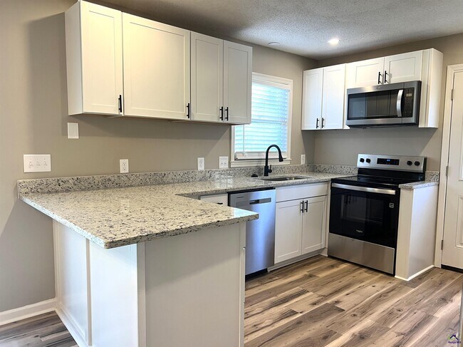 Building Photo - 221 Jefferson Cir