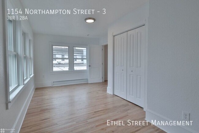 Building Photo - 1154 Northampton St