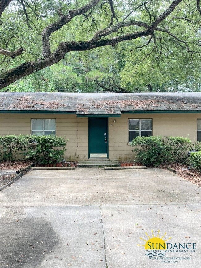 Building Photo - Nice 2 Bedroom Unit in Fort Walton Beach!