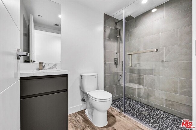 Building Photo - 1537 S Wilton Pl