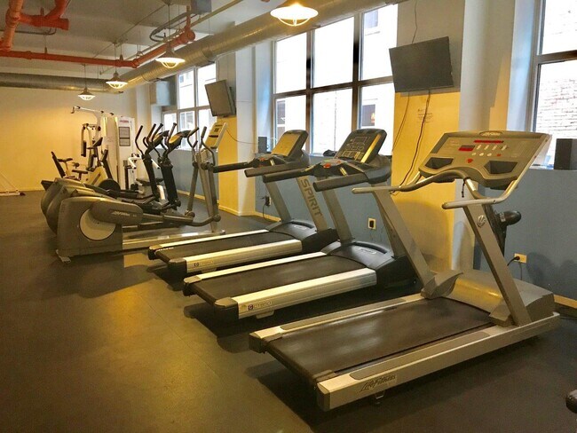 Building Photo - 500 S Clinton St