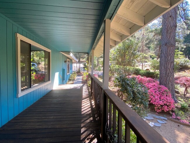 Building Photo - 10959 Alta Sierra Dr