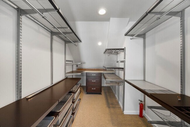 Building Photo - 129 Bainbridge St