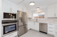 Building Photo - 3 Bed / 2.5 Bath home near Mariners Island...
