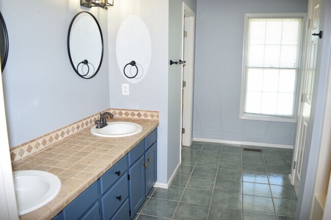 Building Photo - Spacious 3-Bedroom, 3-Bath Home with Bonus Room in a Quiet Neighborhood! NO PETS