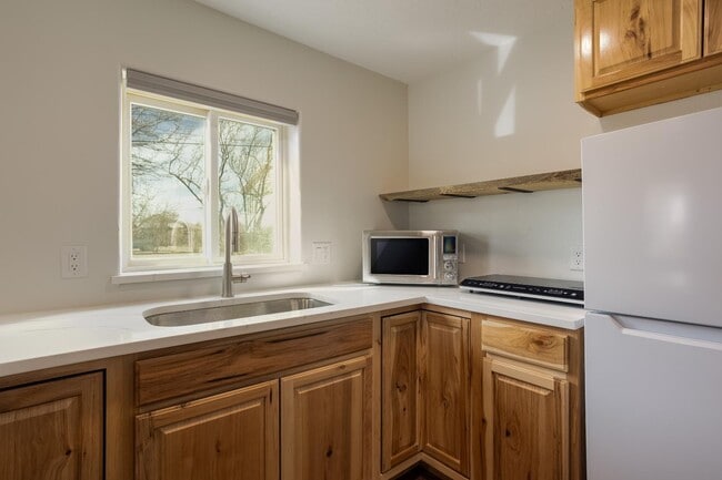 Building Photo - 501 El Paraiso Rd NW