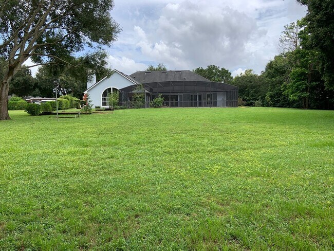 Building Photo - 5 Bedroom/3.5 Bathroom Pool Home On Cul-De-Sac Minutes from Downtown Windermere!!!