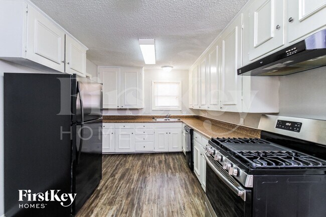 Building Photo - 4901 Staples Ave