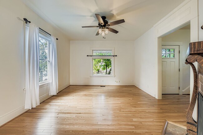 Living room empty - 4904 NE 16th Ave