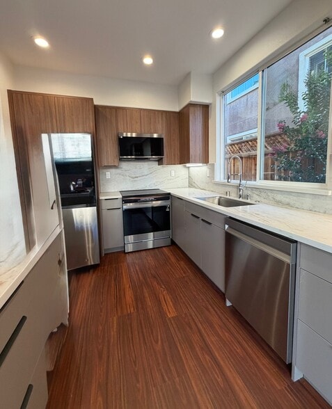 Building Photo - 8922 Del Rio Cir