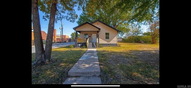 Building Photo - 2501 S Maple St