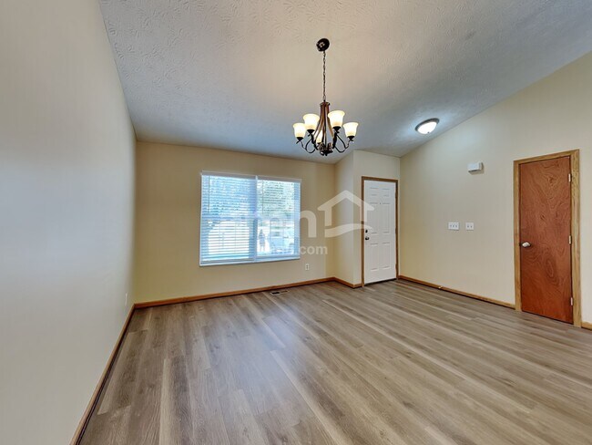 Building Photo - 468 McPherson Dr