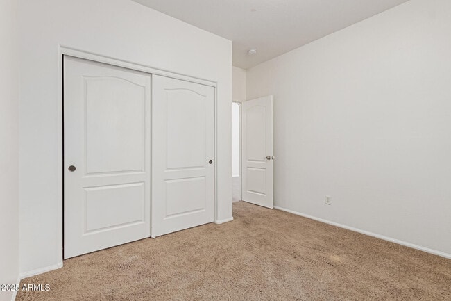 Building Photo - 40882 W Robbins Dr