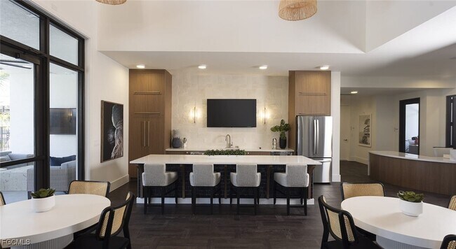 Building Photo - 7301 Lake Bank Lp