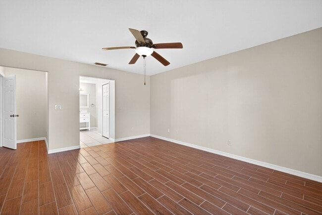 Building Photo - 2 Bedroom 2 bath Oversized Duplex with 2 Car Garage