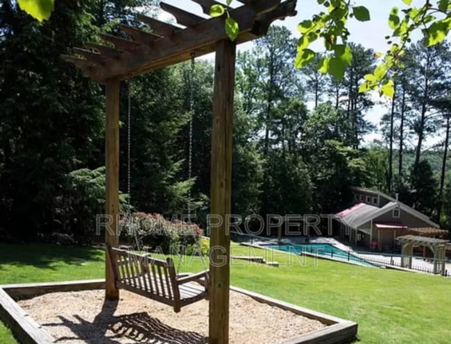 Building Photo - 1407 Riverview Dr