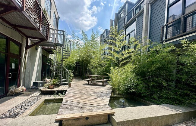 Building Photo - 2 Bed | 1.5 Bath | Starland