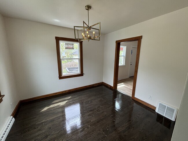 Building Photo - 621 W 44th Pl