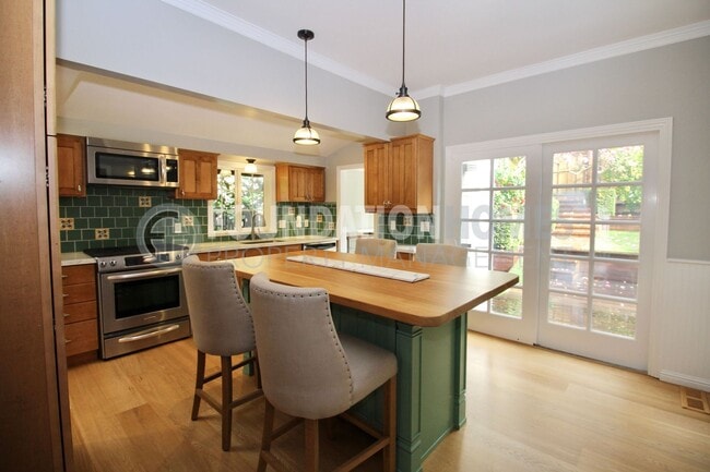 Building Photo - Charming Mill Valley Home with Backyard Office – Prime Boyle Park Location, Just a 5-Minute Walk ...