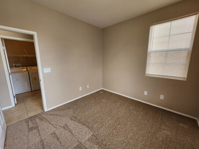 Building Photo - Charming 3 bedroom home with great curb ap...