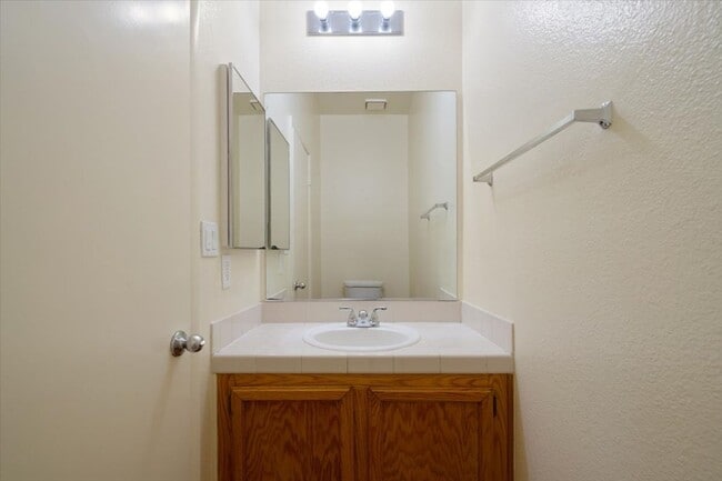 Building Photo - 2576 Silver Shadow Dr
