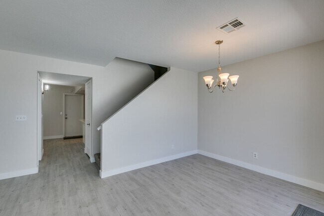 Building Photo - Great 3 bedroom home in South Shore!!