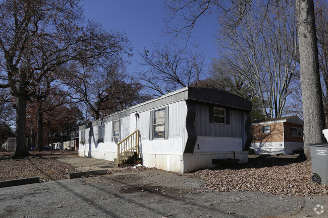 Primary Photo - 2606 Old Easley Bridge Rd
