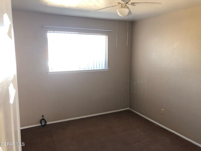 Building Photo - 10073 Kirwood St