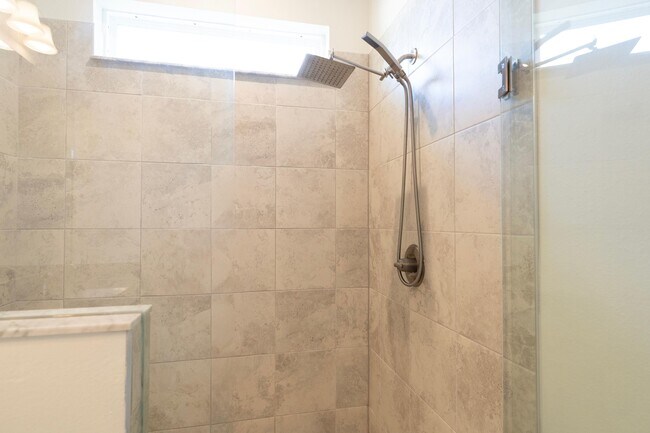 Building Photo - 10885 SW Robbia Way