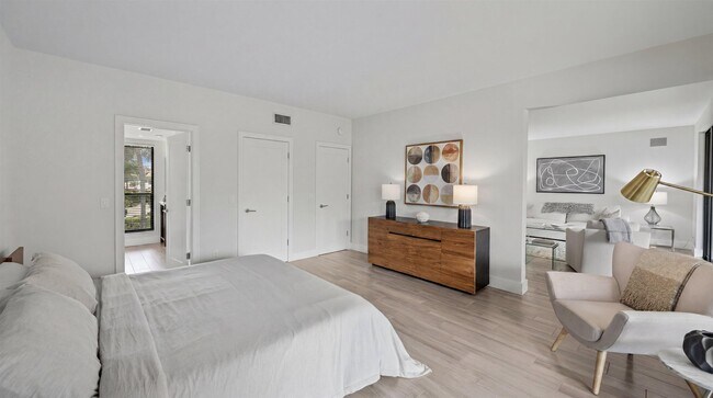 Building Photo - 11818 Pebblewood Dr