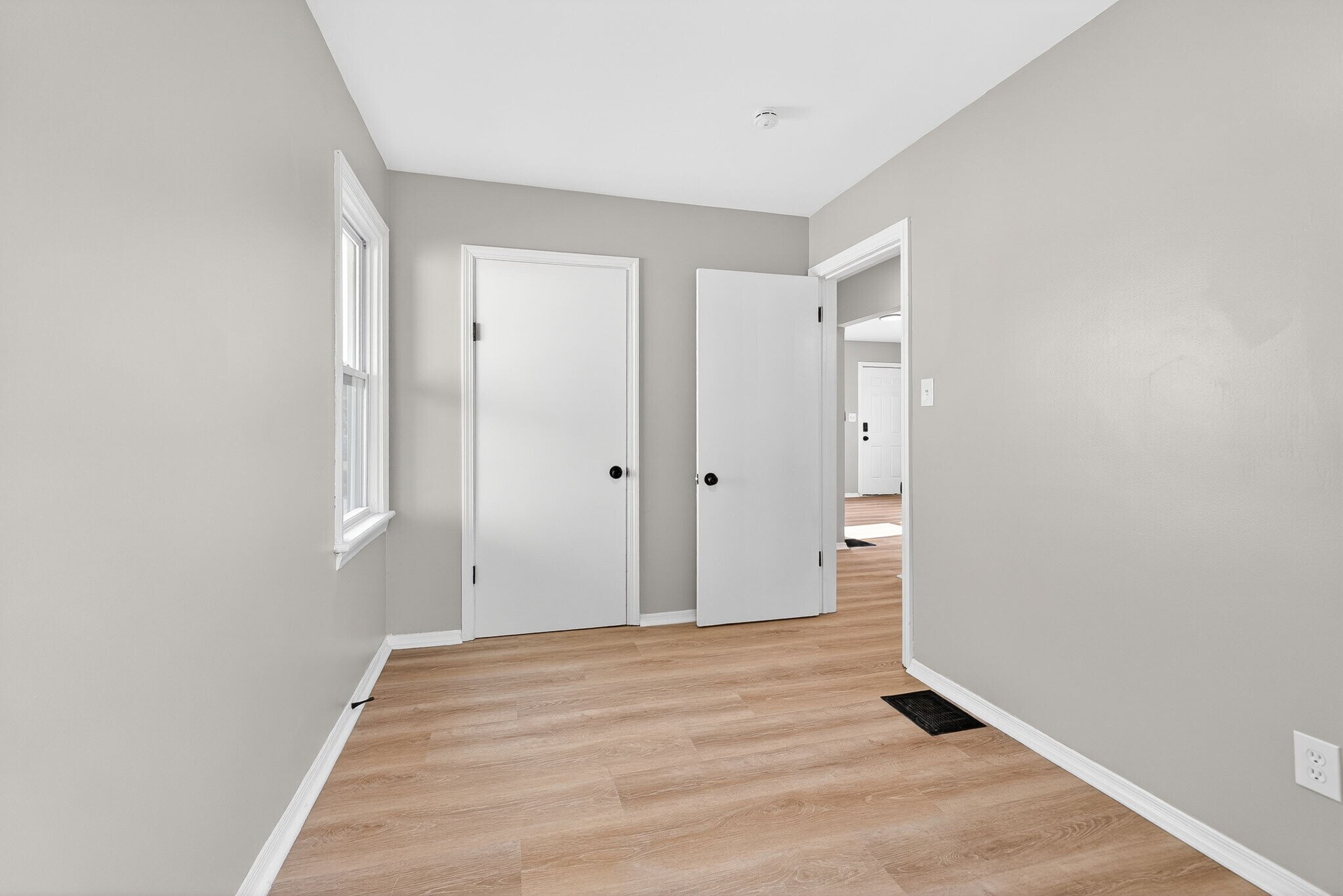 Building Photo - 1437 E 19th Ave