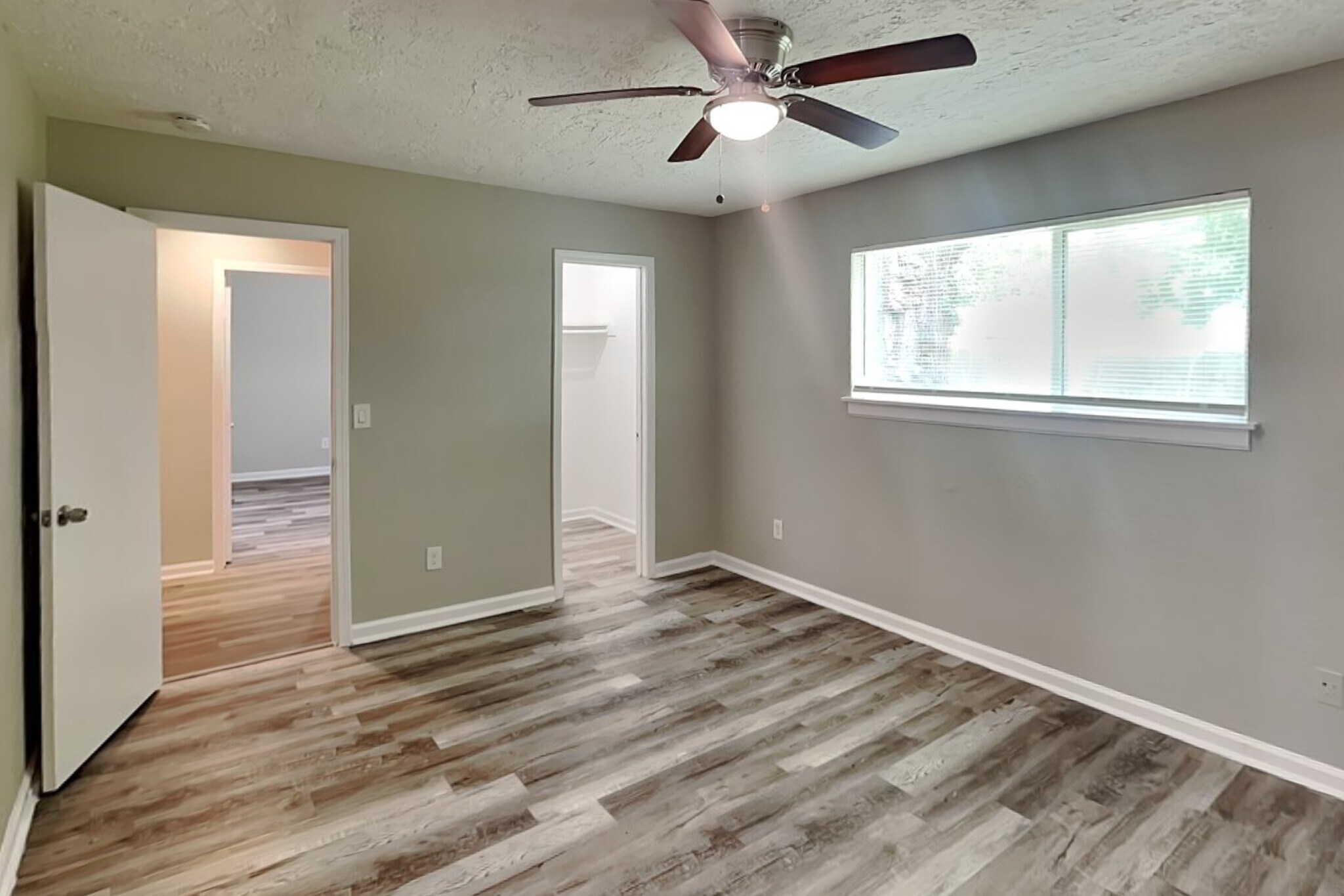 Building Photo - 8730 Valley Pond Ct