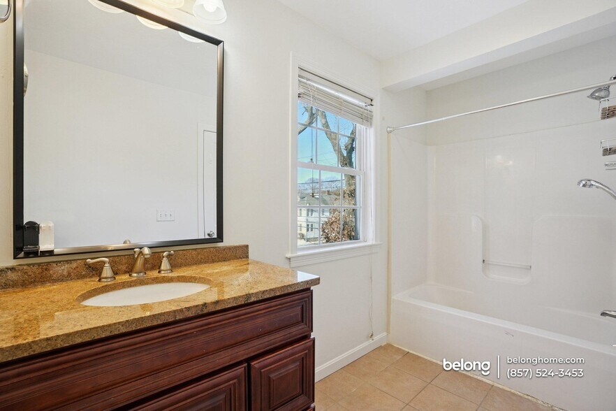 Building Photo - 127 Centre St