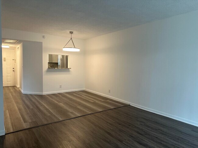 Building Photo - 21915 Lake Forest Cir