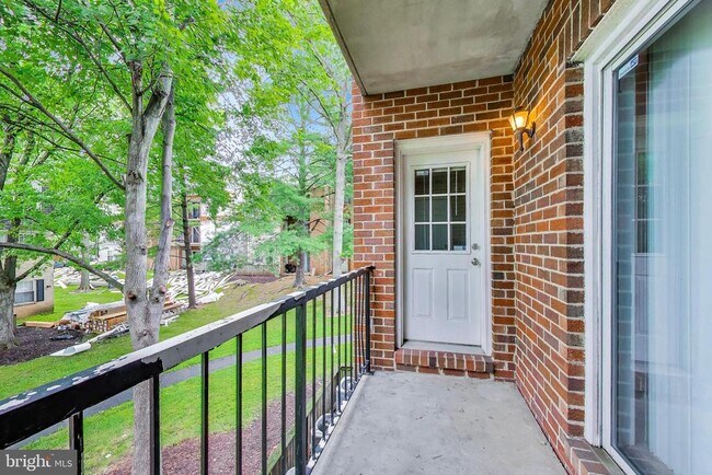 Building Photo - 18310 Streamside Dr