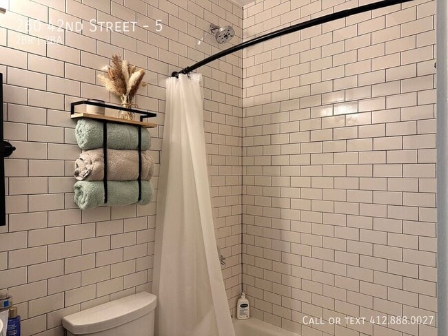 Building Photo - 260 42nd St