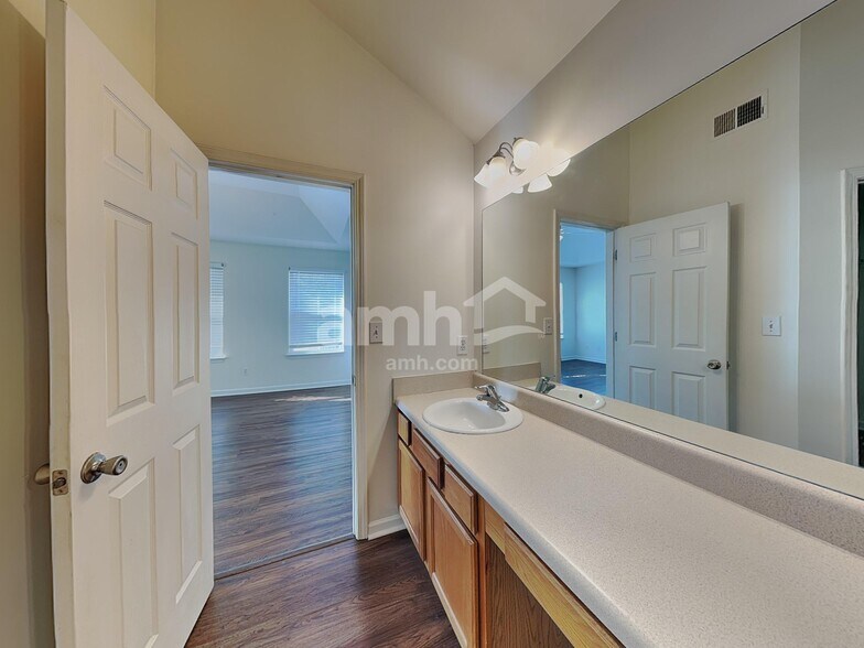 Building Photo - 4669 Liberty Square Dr