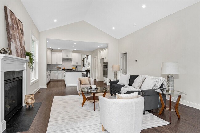 Building Photo - 12 Hope Ln