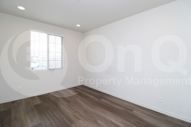 Building Photo - 5866 N 86th Ln