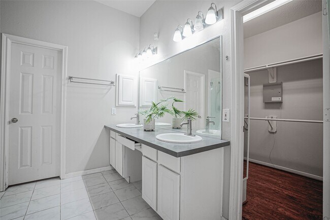 Building Photo - 3706 Heritage Colony Dr