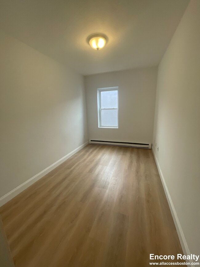 Building Photo - 111 Norway St