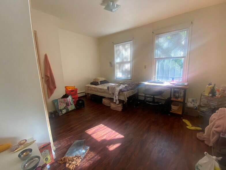 Building Photo - 1576 Tremont St