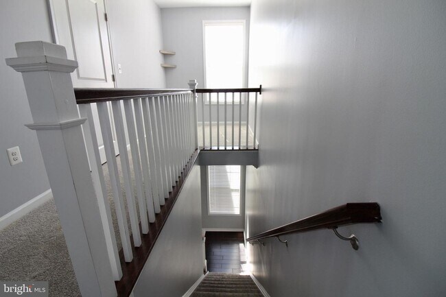 Building Photo - Updated Condo w/Garage - Loudoun Metro