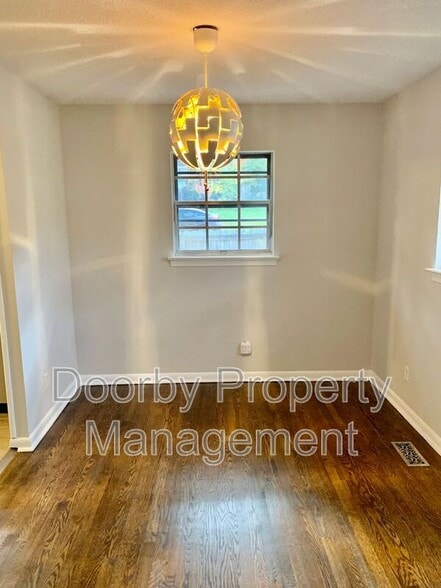 Building Photo - 303 Ridgeway Dr