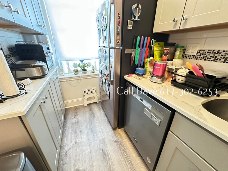 Building Photo - 7 Carol Ave