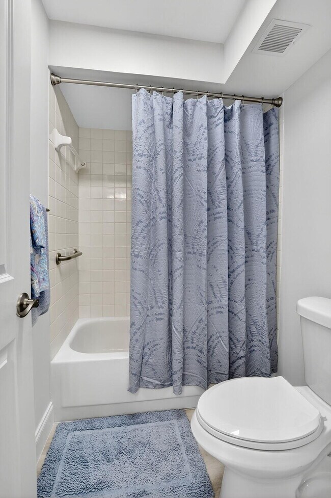 Building Photo - 8 Royal Palm Way