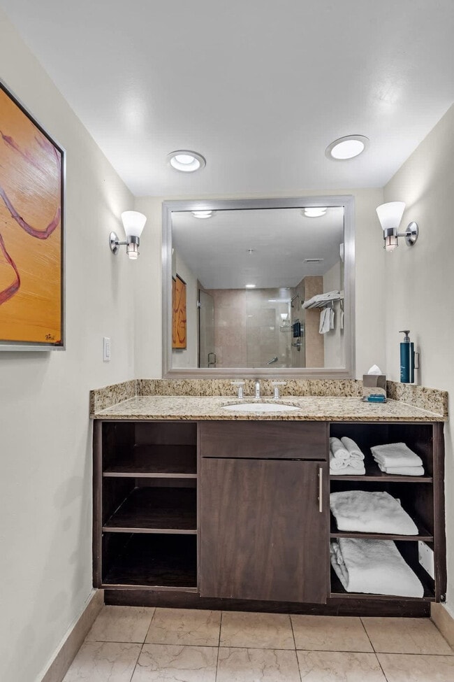 Building Photo - 2670 E Sunrise Blvd