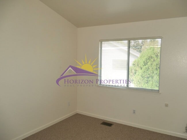 Building Photo - Unique 3 Bed 2.5 Bath 1,971sqft Single Family Home in Sacramento