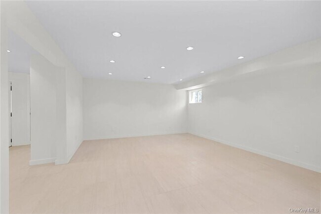 Building Photo - 225 Hilltop St