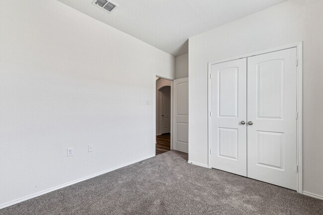 Building Photo - Great 4 Bdrm 2 Bath Home in Aubrey Tx